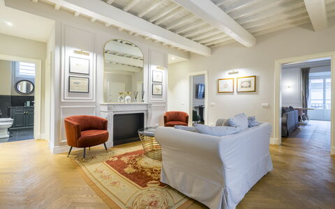 Albizi Penthouse: Cornice, Proprietà, Mobilia, Comfort, Legna, Interior Design, Costruzione, Pavimentazione, Pavimento, Parete