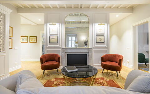 Albizi Penthouse: Mobilia, Cornice, Comfort, Soggiorno, Legna, Interior Design, Televisione, Club Chair, Pavimentazione, Pavimento
