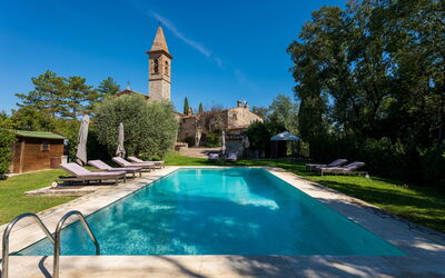 Villa Pietrafitta: Water, Plant, Sky, Tree, Nature, Azure, Building, Swimming Pool, Leisure, Grass