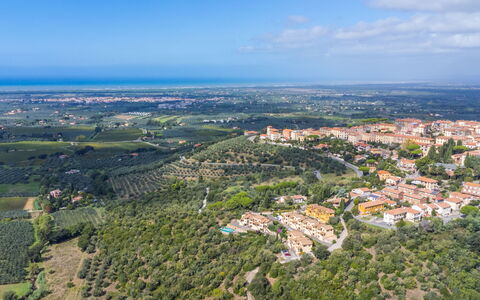 Valentina: Sky, Cloud, Natural Landscape, Urban Design, Tree, Horizon, Plant, Residential Area, Landscape, City