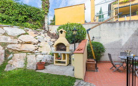 Valentina: Plant, Property, Cloud, Sky, Building, Residential Area, Paint, Real Estate, Rural Area, Landscape