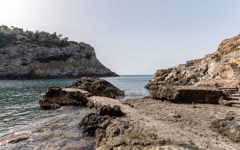 Cala Piccola: Water, Plant, Building, Sky, Azure, Tree, Swimming Pool, Window, Grass, Leisure