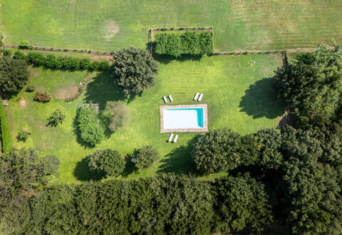 Casale Rosa: Piscina, Giardino, Prato, Shade, Landscaping, Parco, Cortile, Backyard, Piantagione, Sempreverde
