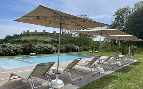Le Torri, Borgo Campassini, Monteriggioni: Mobilia, Ombrello, Mobili Da Esterno, Sedia, Shade, Tavolo Esterno, Tavolo, Lettino, Giardino, Baldacchino