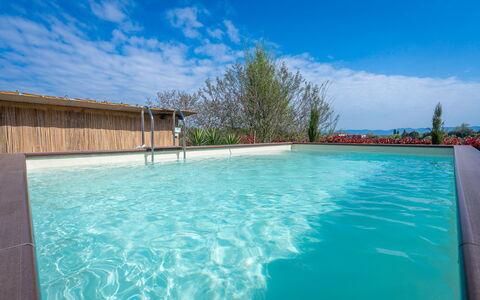 Borgo House In Florentine Hills With Pool: Blu, Piscina, Acqua, Materiale Composito, Ricorrere, Eco Hotel, Tempo Libero, Shade, Color Legno, Giochi D'Acqua