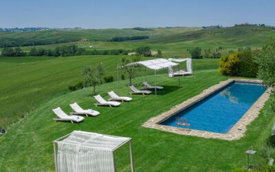 Prugnolo: Grassland, Land Lot, Plain, Lawn, Leisure, Swimming Pool, Meadow, Pasture, Outdoor Furniture, Artificial Turf
