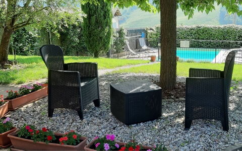 Il Bosco: Zona Residenziale, Casa, Tetto, Casa, Facciata, Estate, Insediamento Umano, Hacienda, Villetta, Shade