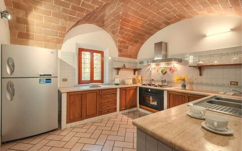 Il Tinaio: Cucina, Soffitto, Interior Design, Elettrodomestico Da Cucina, Apparecchio Major, Controsoffitto, Pavimentazione, Cabinetry, Elettrodomestico, Mobilia