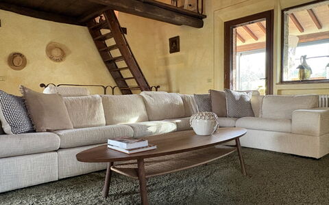 Poggio Aperto: Mobilia, Interior Design, Legna, Pavimentazione, Divano, Pavimento, Soggiorno, Casa, Tavolo