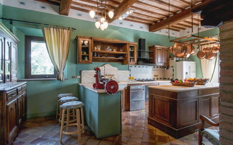 Villa Giuncheto: Mobilia, Interior Design, Pavimentazione, Cucina, Legna, Soffitto, Cabinetry, Camera, Pavimento, Lampada