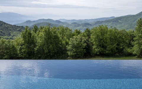 Villa Santa: Geografia Montane, Paesaggio Naturale, Collina, Catena Montuosa, Hill Station, Valle, Piscina, Cresta, Riflessione, Eco Hotel