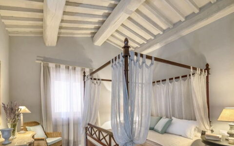 Villa Santa: Mobilia, Interior Design, Pavimento, Pavimentazione, Letto, Parete, Camera Da Letto, Soffitto, Legna, Camera