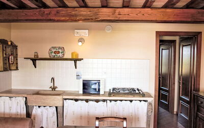 Accommodation:&nbsp;Le Debbiare 500.10
