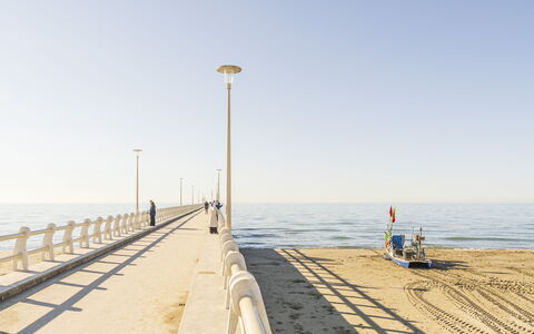 Casa Liliana Ac, Wifi, Forte Dei Marmi: Sea, Horizon, Ocean, Coastal And Oceanic Landforms, Coast, Beach, Shore, Walkway, Boardwalk