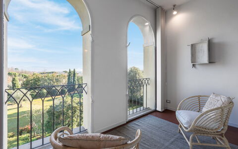 Il Villino Del Collezionista With Pool In Pistoia: Appartamento, Balcone, Illuminazione Diurna, Villa
