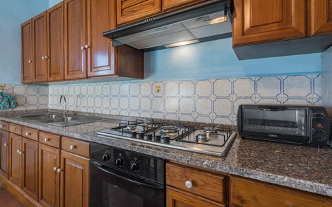 Ely Apartment In Villa, Wifi, Terricciola, Pisa: Cucina, Apparecchio Major, Controsoffitto, Elettrodomestico Da Cucina, Cucina Stufa, Stufa A Gas, Stufa, Pavimentazione, Cabinetry, Piano Cottura
