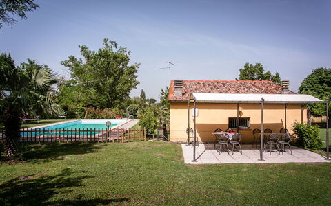 Villa Gelsi: Piscina, Shade, Estate, Backyard, Hacienda, Agriturismo, Ricorrere, Eco Hotel, Mobili Da Esterno, Cortile