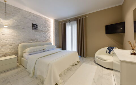 Villa Fiumetto: Mobilia, Interior Design, Parete, Pavimentazione, Pavimento, Letto, Camera Da Letto, Legna, Soffitto, Camera