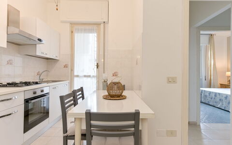 Al Numero 13: Interior Design, Furniture, Flooring, Wood, Floor, Ceiling, Room, Lighting, Kitchen & Dining Room Table, Apartment