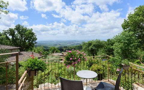 Villa Tregole: Paesaggio, Primavera, Hill Station, Eco Hotel, Balcone, Mobili Da Esterno, Tavolo Esterno, Recinzione