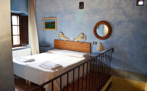 Appartamento La Torretta Di Pietra, Wifi, Perugia: Parete, Mobilia, Interior Design, Camera Da Letto, Pavimento, Pavimentazione, Casa, Letto, Telaio Del Letto, Porta