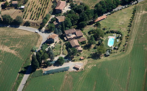 Appartamento Il Fienile Del Sole, Wifi, Perugia: Albero, Zona Residenziale, Casa, Casa, Paesaggio, Plain, Estate, Lotto, Insediamento Umano