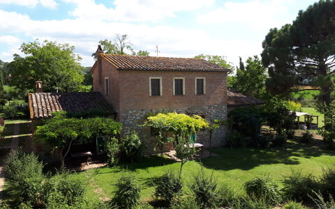Appartamento Il Cantico Del Gallo, Wifi, Near Peru: Casa, Arbusto, Casa, Tetto, Zona Residenziale, Villetta, Area Rurale, Estate, Giardino