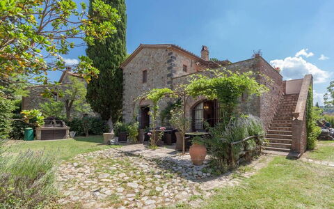 Appartamento Pietra Viva, Wifi, Near Perugia: Arbusto, Casa, Porta, Casa, Estate, Giardino, Villetta, Brick, Landscaping