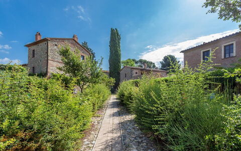 Appartamento Rustico, Wifi, Perugia: Arbusto, Estate, Giardino, Landscaping, Sempreverde, Casa Storica, Villa, Agriturismo