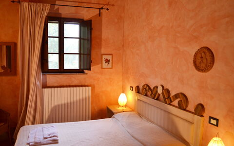 Appartamento Scuderia Del Borgo, Wifi, Perugia: Parete, Interior Design, Mobilia, Pavimento, Camera Da Letto, Soffitto, Casa, Camera, Letto, Biancheria