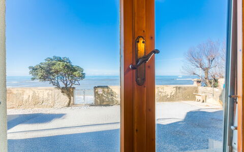 Mediterraneo: Blue, Wood, Sea, Ocean, Door, Home Door, Coast, Wood Stain, Daylighting, Beach