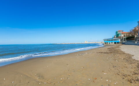 Mediterraneo: Blue, Water, Daytime, Body Of Water, Beach, Natural Environment, Horizon, Coast, Sea