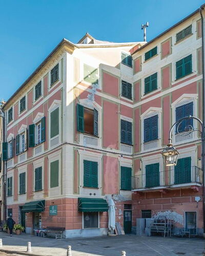 Casa Camuri - Levanto: Building, Window, Apartment, City, Urban Area, Town, Neighbourhood, Facade, Residential Area, Urban Design