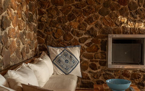 Villa Argentina: Muro ​​Di Pietra, Marrone, Materiali Naturali, Color Legno, Latifoglie, Soggiorno, Brick, Sfondo, Piastrella, Cuscino