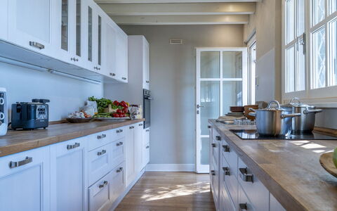 Bianca la Luna: Cucina, Cabinetry, Controsoffitto, Mobilia, Elettrodomestico Da Cucina, Interior Design, Legna, Pavimentazione, Apparecchio Major, Cassetto