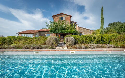 Villa Olivo: Blu, Arbusto, Estate, Giardino, Piscina, Landscaping, Villa, Hacienda, Agriturismo, Eco Hotel