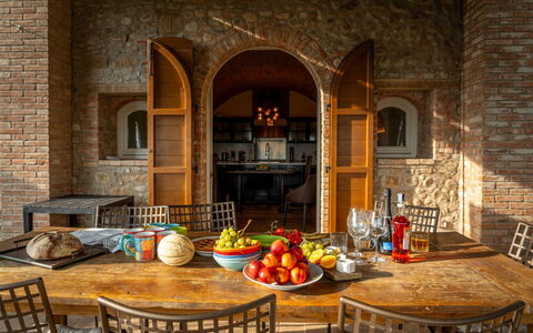 Villa Olivo: Mobilia, Parete, Interior Design, Sedia, Legna, Tavolo, Pavimentazione, Cucina & Sala Da Pranzo Tavolo, Soffitto, Sala Da Pranzo