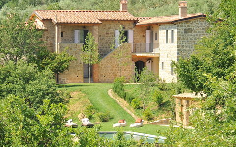 Casale le Fonti: Wall, Architecture, Shrub, House, Landscape, Rural Area, Land Lot, Home, Cottage