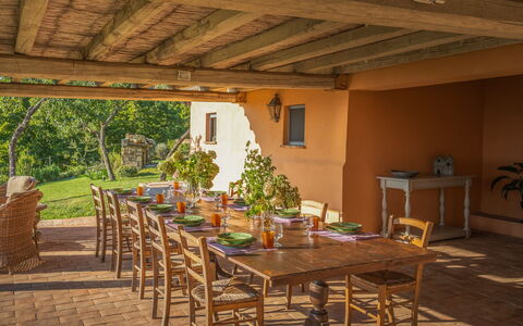 Casalberna: Mobilia, Legna, Tavolo, Cucina & Sala Da Pranzo Tavolo, Sedia, Pavimentazione, Sala Da Pranzo, Interior Design, Pavimento, Mobili Da Esterno