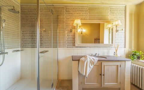 Casalberna: Interior Design, Idraulico Fixture, Parete, Pavimentazione, Bagno, Pavimento, Lavandino Del Bagno, Legna, Lavello, Mobiletto Del Bagno