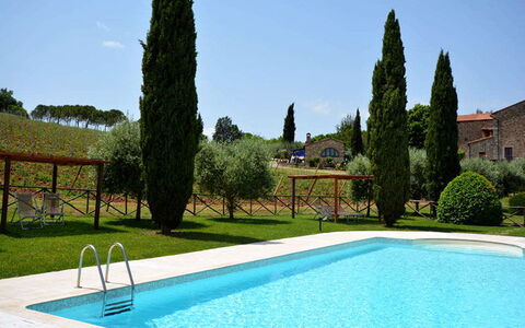 Agriturismo Agresto Apartments And Cottage, Pool,: Piscina, Giardino, Hacienda, Backyard, Landscaping, Ricorrere, Estate, Prato, Cortile, Eco Hotel