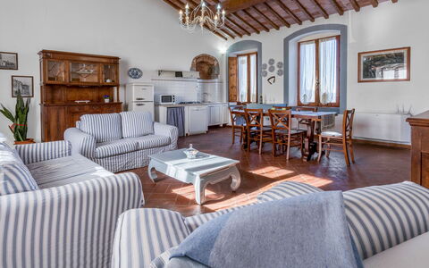 Agriturismo Agresto Apartments And Cottage, Pool,: Mobilia, Interior Design, Casa, Tavolo, Pavimentazione, Sedia, Camera, Appartamento, Soggiorno, Soffitto