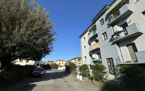 Sto Bene Qua: Costruzione, Finestra, Zona Residenziale, Manto Stradale, Quartiere, Casa, Cittadina, Architettura, Casa, Appartamento
