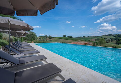 Belmonte Spereto Apartment With Pool, Montaione: Blu, Piscina, Mobili Da Esterno, Lettino, Terme, Reflecting Pool, Ricorrere, Eco Hotel, Giochi D'Acqua, Villa