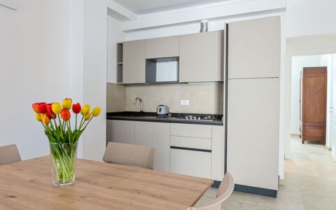 Follonica 610: Mobilia, Interior Design, Pavimentazione, Legna, Controsoffitto, Pavimento, Cucina, Camera, Tavolo, Cabinetry