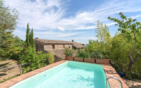 Podere Lorena, 13Th-Century Farmhouse in the Monta: Blu, Architettura, Piscina, Materiale Composito, Estate, Hacienda, Villa, Agriturismo, Cortile, Backyard