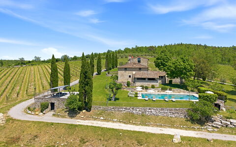Dimora Chianti Shire: Stunning Tuscan Villa on Vin: Casa, Casa, Estate, Villetta, Agriturismo, Giardino, Landscaping, Villa, Cortile, Villaggio
