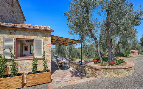Villa Marielena Chianti Farmhouse with Hot Tub: Cottage, Garden, Backyard, Landscaping, Yard, Estate, Brick, Farmhouse, Flagstone, Stone Wall