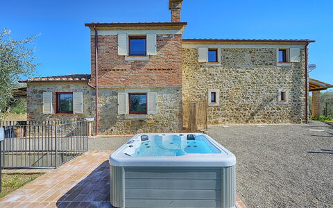 Villa Marielena Chianti Farmhouse with Hot Tub: Swimming Pool, Plumbing Fixture, Bathtub, Resort, Design, Courtyard, Water Feature, Thermae, Jacuzzi