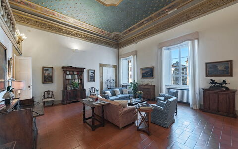 Elegant Suite: Exclusive Florence Apartment with V: Interior Design, Mobilia, Soffitto, Pavimentazione, Pavimento, Camera, Illuminazione, Cornice, Sedia, Soggiorno
